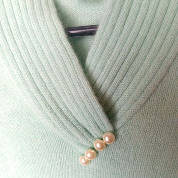 Vintage Women Lambs wool Blend Sweater M Medium Mint Green Pearl Detail - Picture 1 of 6